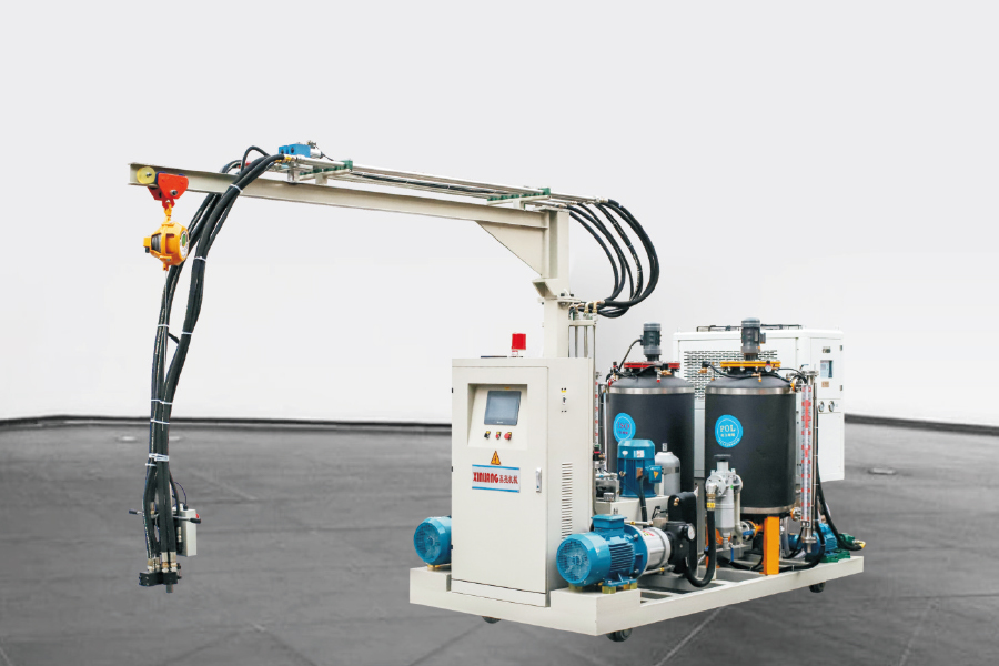 Kaksikomponentti liikkuva polyuretaani korkeapaineen injektiokone radalla